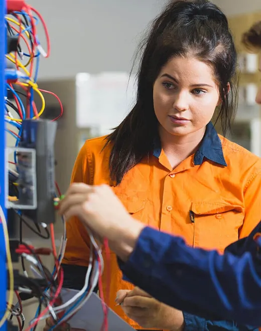 2 female apprentices training at EGT