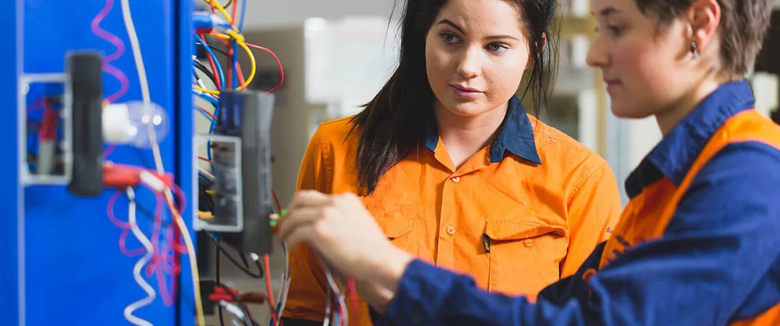 2 female apprentices training at EGT
